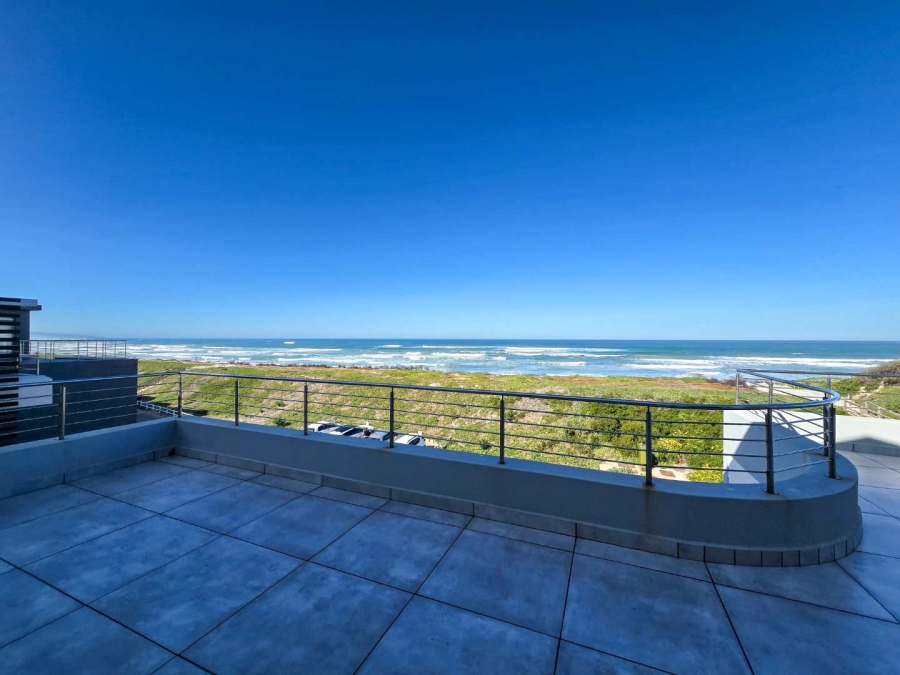 4 Bedroom Property for Sale in Stilbaai Oos Western Cape